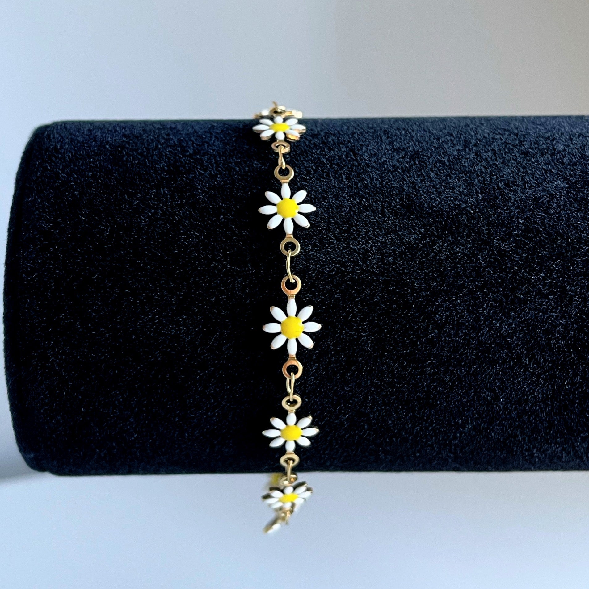 Daisy Bracelet - White and Gold